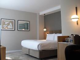 Crowne Plaza London- Gatwick Airport by IHG