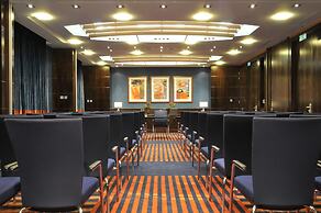 Crowne Plaza London- Gatwick Airport by IHG