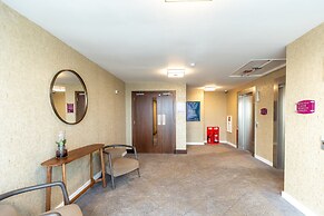 Crowne Plaza London- Gatwick Airport by IHG