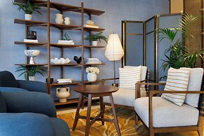 Crowne Plaza London- Gatwick Airport by IHG