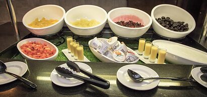 Crowne Plaza London- Gatwick Airport by IHG