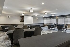 Best Western Plus Chocolate Lake Hotel
