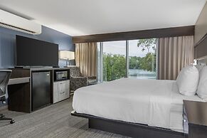 Best Western Plus Chocolate Lake Hotel