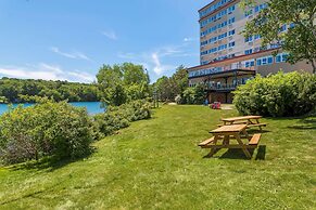 Best Western Plus Chocolate Lake Hotel