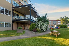 Best Western Plus Chocolate Lake Hotel