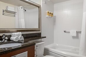 Best Western Plus Chocolate Lake Hotel
