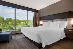 Best Western Plus Chocolate Lake Hotel