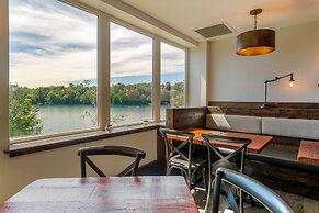 Best Western Plus Chocolate Lake Hotel