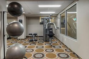 Best Western Plus Chocolate Lake Hotel