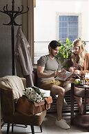 Three Corners Hotel Art