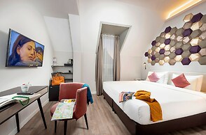 Three Corners Hotel Art