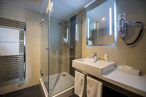 Three Corners Hotel Art