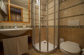 Three Corners Hotel Art