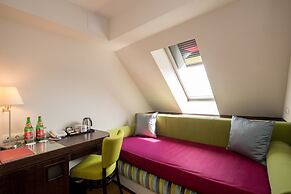 Three Corners Hotel Art