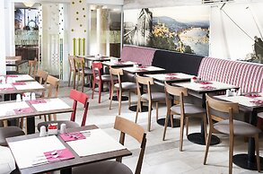 Three Corners Hotel Art