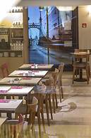 Three Corners Hotel Art