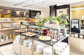 Three Corners Hotel Art