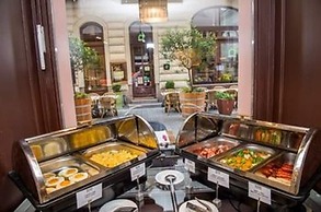 Three Corners Hotel Art