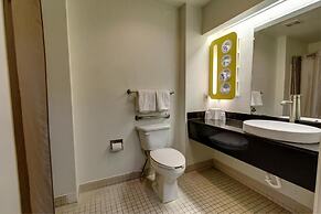 Executive Inn & Suites