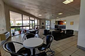 Executive Inn & Suites