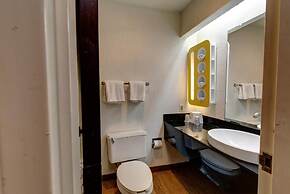 Executive Inn & Suites