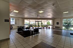 Executive Inn & Suites