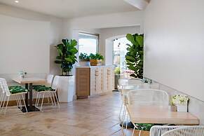 Pacific Terrace Hotel