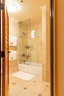 Pacific Terrace Hotel