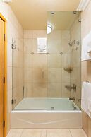 Pacific Terrace Hotel