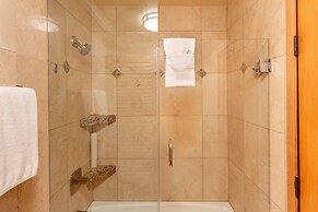 Pacific Terrace Hotel