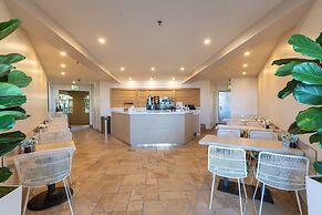 Pacific Terrace Hotel