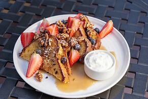 Pacific Terrace Hotel