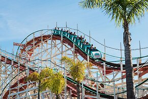 Pacific Terrace Hotel