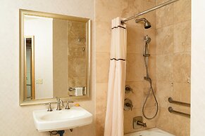 Pacific Terrace Hotel