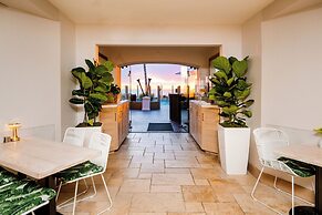 Pacific Terrace Hotel