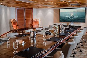 Pacific Terrace Hotel