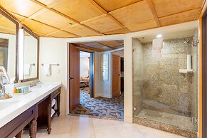 Pacific Terrace Hotel