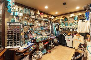 Pacific Terrace Hotel