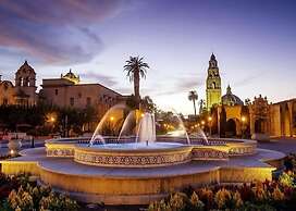 Pacific Terrace Hotel