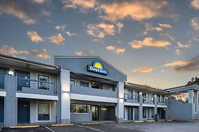 Days Inn by Wyndham Raleigh Glenwood-Crabtree