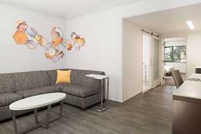 DoubleTree Suites by Hilton Phoenix