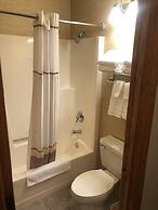 Express Suites Riverport Inn & Suites