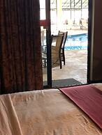 Express Suites Riverport Inn & Suites