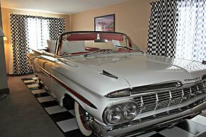 Express Suites Riverport Inn & Suites