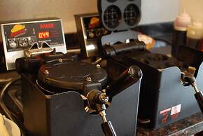 Express Suites Riverport Inn & Suites