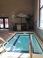 Express Suites Riverport Inn & Suites