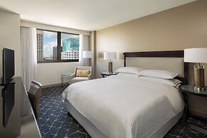 Sheraton Norfolk Waterside Hotel