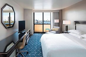 Sheraton Norfolk Waterside Hotel