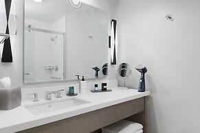 Hilton Boca Raton Suites