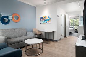 Hilton Boca Raton Suites